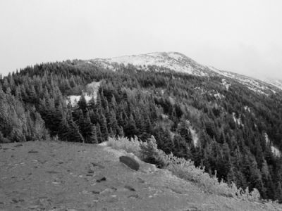 Widok na Kępę, Babia w chmurach. Fot. Lowell