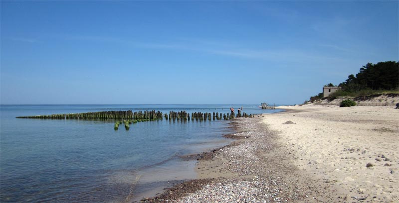 Ruiny budynku strażnicy na plaży