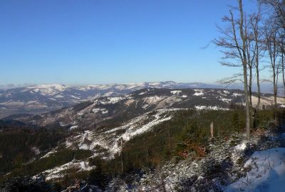 W oddali Barania G�ra, Skrzyczne i Klimczok 