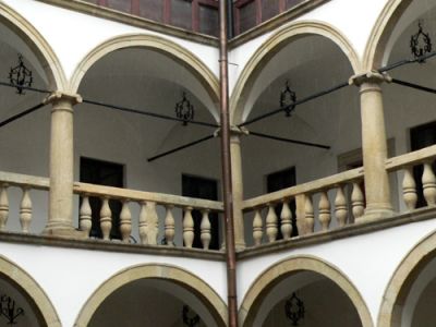 Dziedziniec zamku w �ywcu